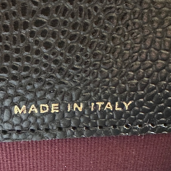 CHANEL Classic Flap Card Holder – Black Caviar Leather | Gold Hardware - Picture 11 of 15